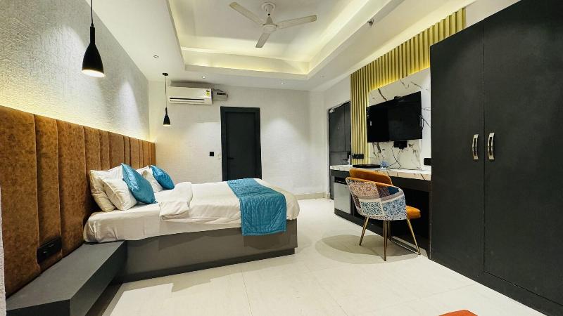 Ski Hotels And Resorts image