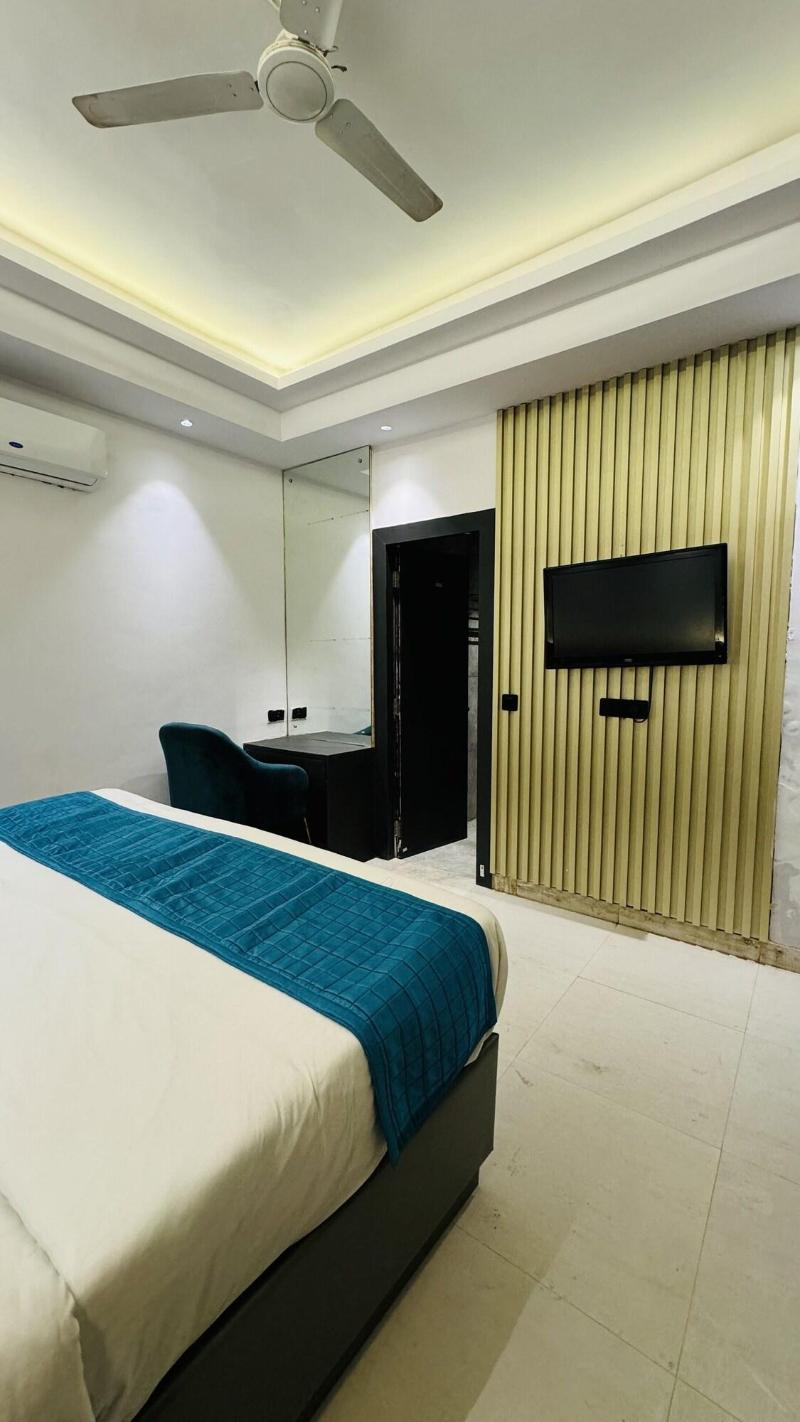 Ski Hotels And Resorts image