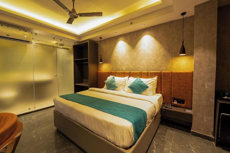 Ski Hotels And Resorts image
