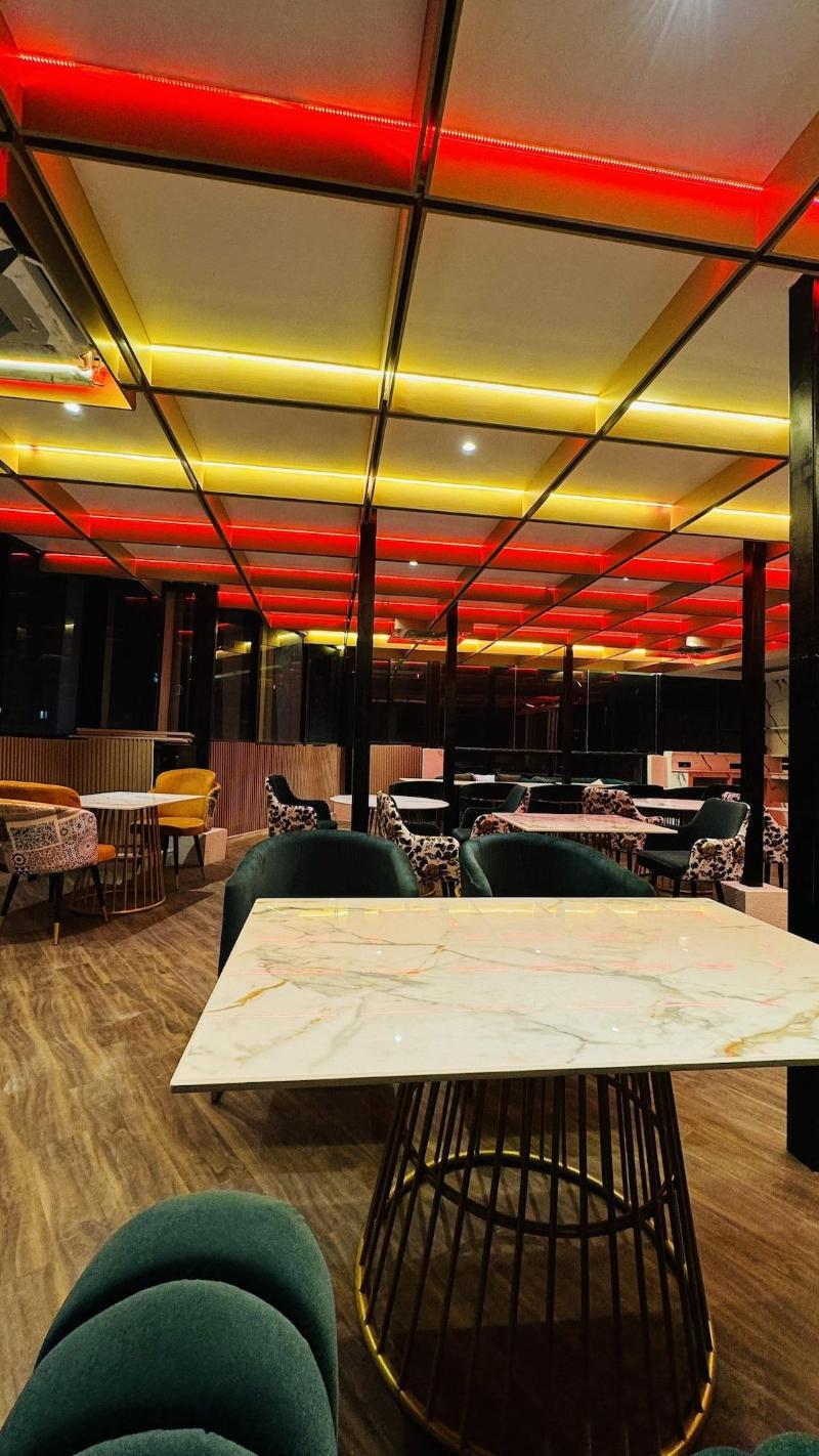Ski Hotels And Resorts image