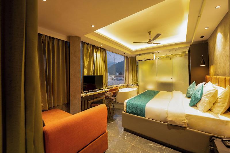 Ski Hotels And Resorts image