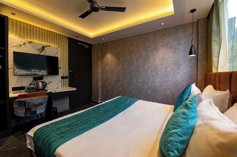 Ski Hotels And Resorts image