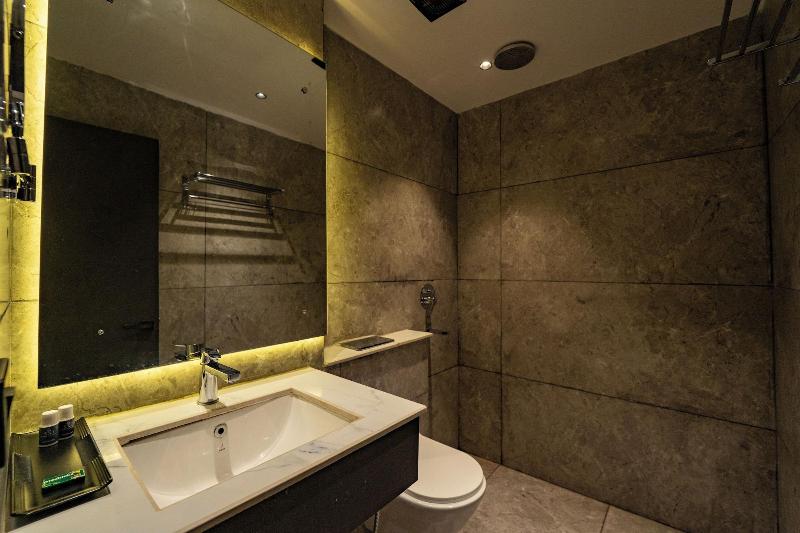 Ski Hotels And Resorts image