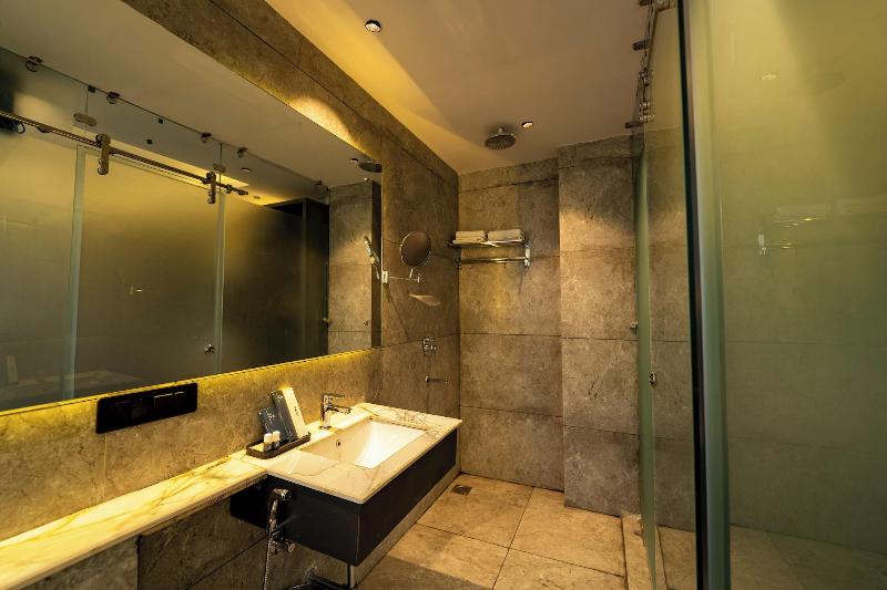 Ski Hotels And Resorts image