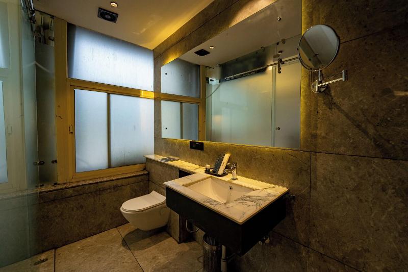 Ski Hotels And Resorts image