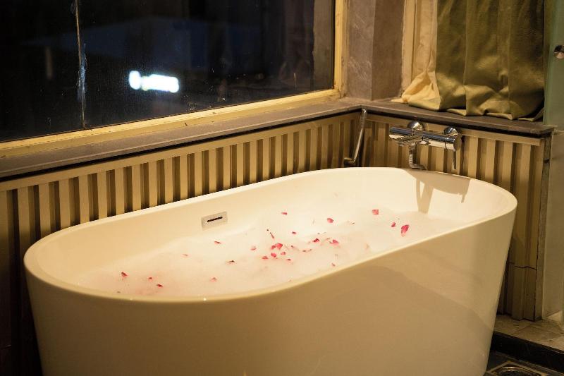 Ski Hotels And Resorts image