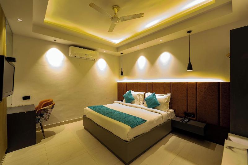 Ski Hotels And Resorts image