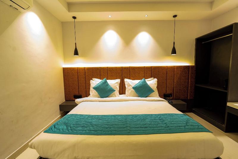 Ski Hotels And Resorts image