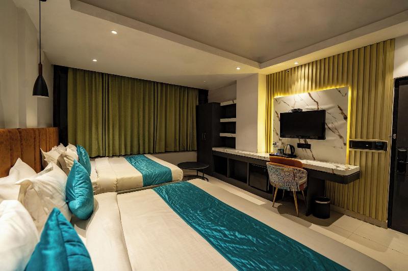 Ski Hotels And Resorts image