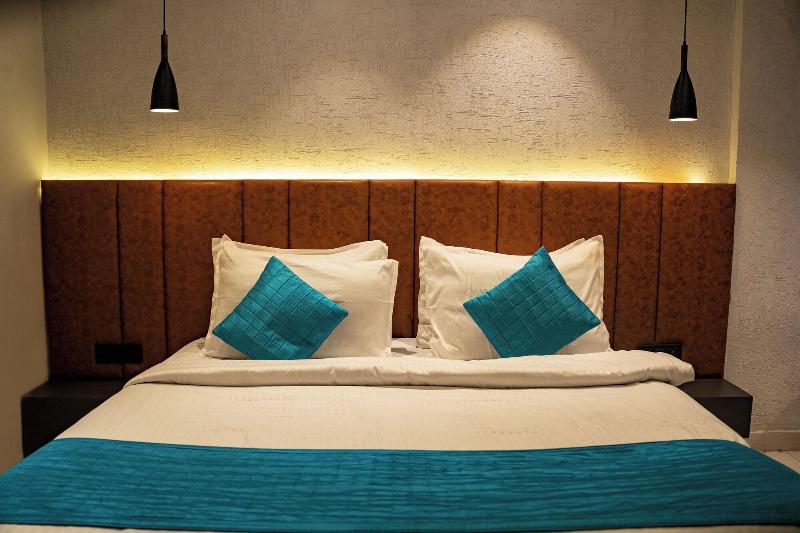 Ski Hotels And Resorts image