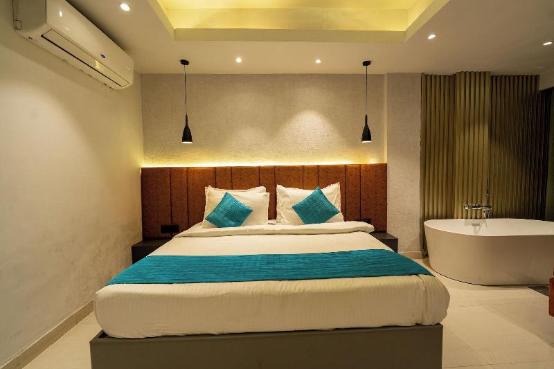 Ski Hotels And Resorts image