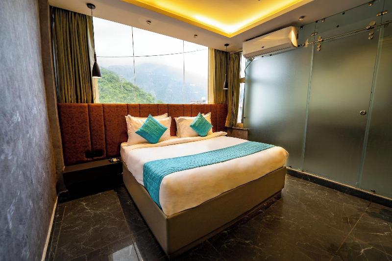 Ski Hotels And Resorts image