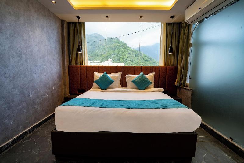 Ski Hotels And Resorts image