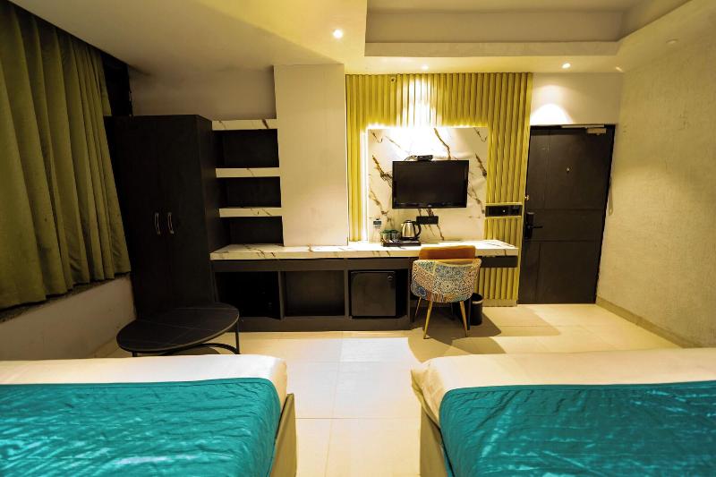 Ski Hotels And Resorts image