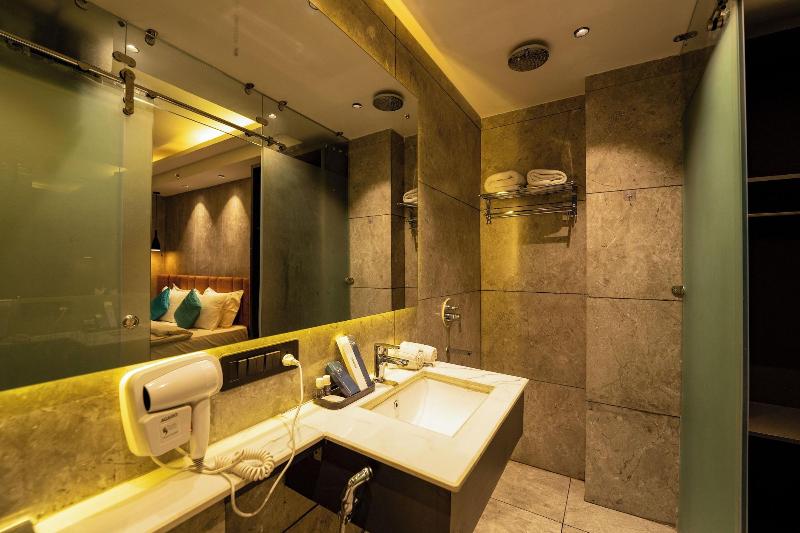 Ski Hotels And Resorts image