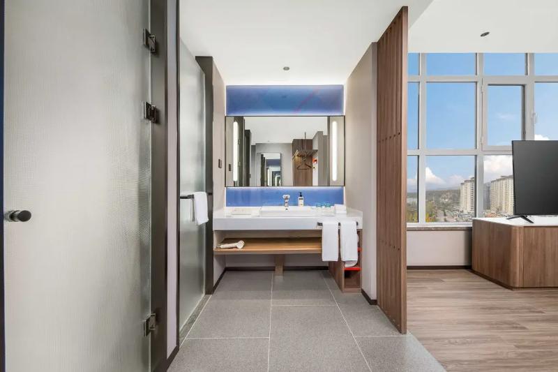 Holiday Inn Express Lvliang Xing County image