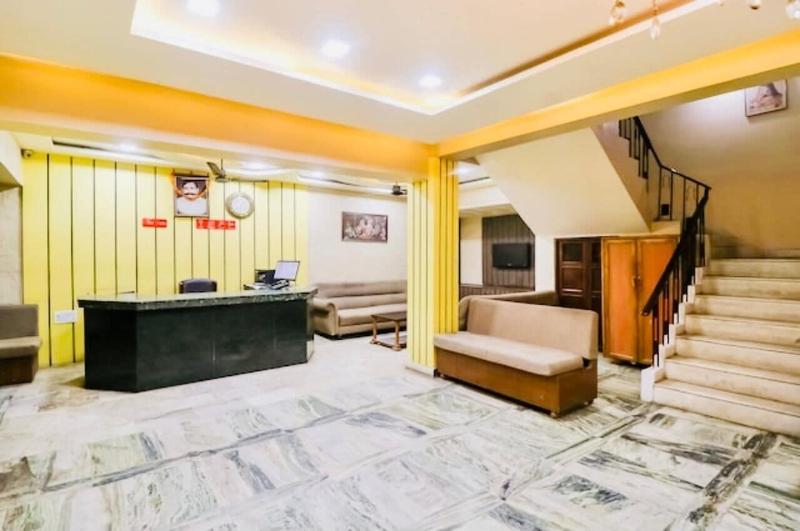 Hotel Vashistha