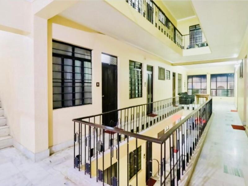 Hotel Vashistha