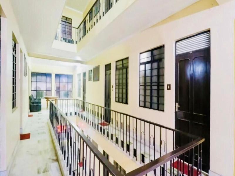 Hotel Vashistha