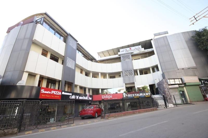 Hotel Maharaja International image