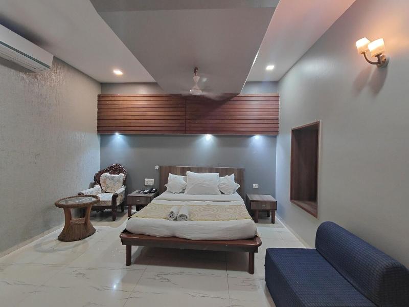 Hotel Maharaja International image