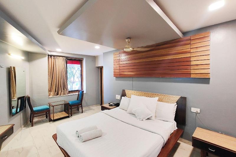 Hotel Maharaja International image