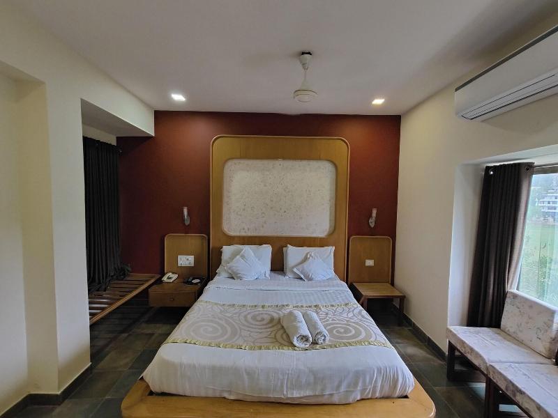 Hotel Maharaja International image