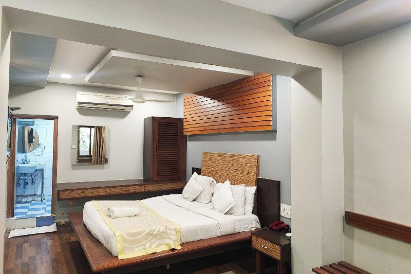 Hotel Maharaja International image