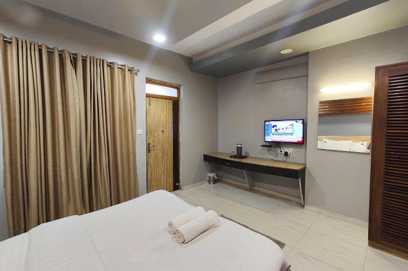 Hotel Maharaja International image