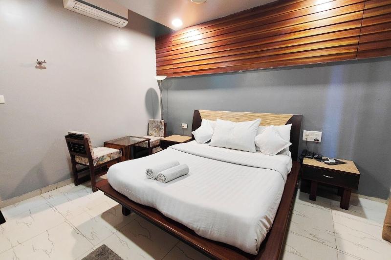 Hotel Maharaja International image