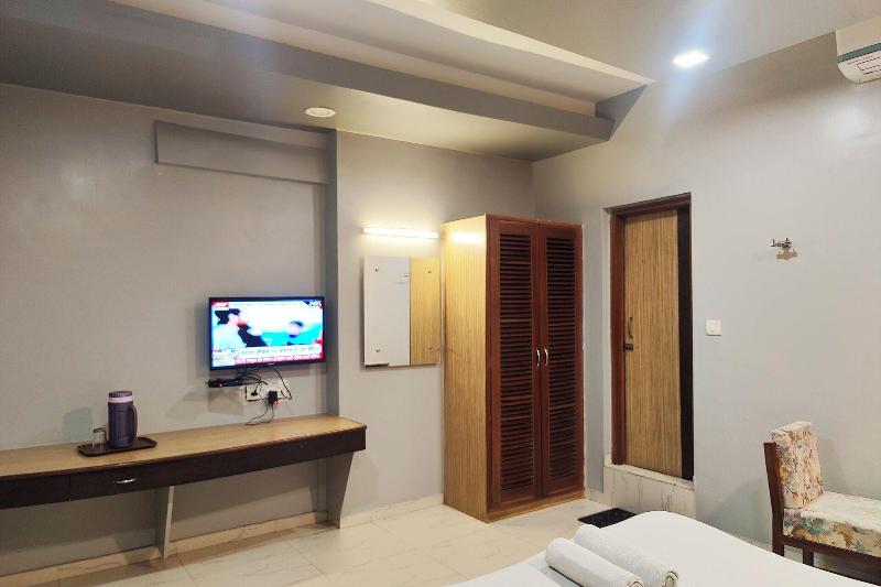 Hotel Maharaja International image