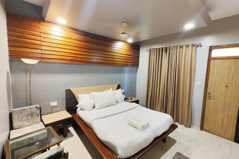 Hotel Maharaja International image