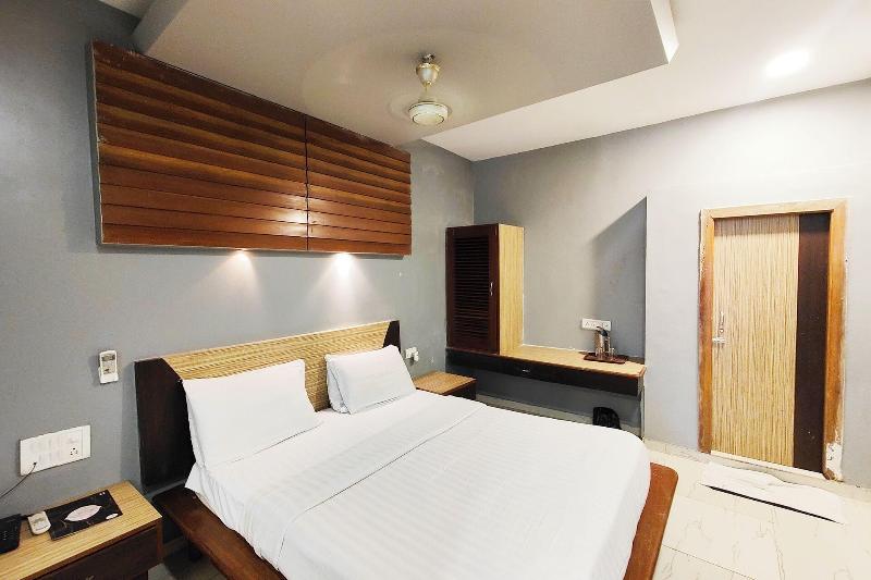 Hotel Maharaja International image
