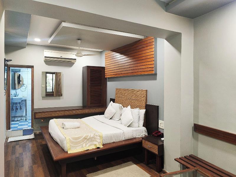Hotel Maharaja International image