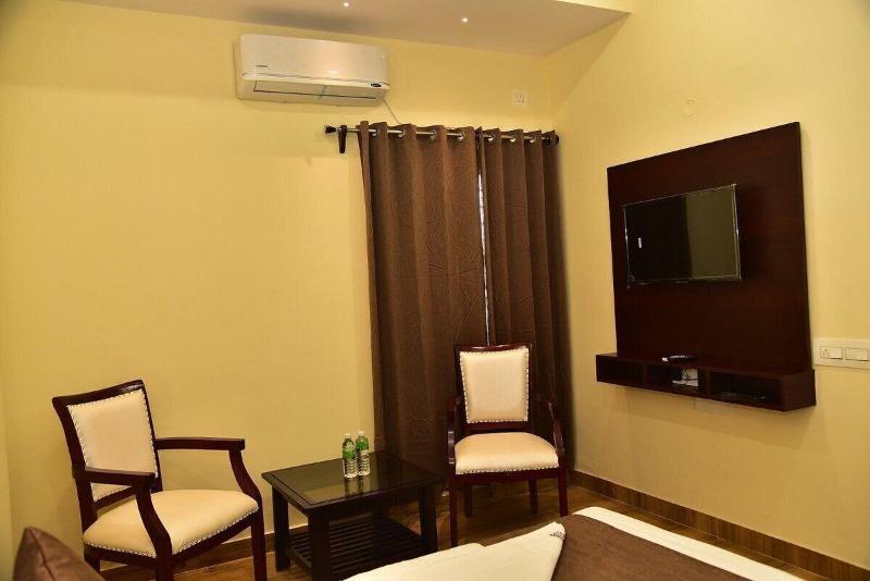 Sak Royal Residency — view
