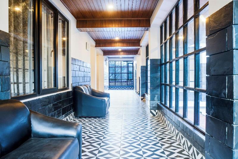 Sparrow Cherry Resort Near Mg Marg