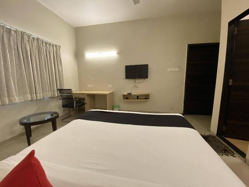 Aron Resort Lonavala Near Old Mumbai Pune Highway image