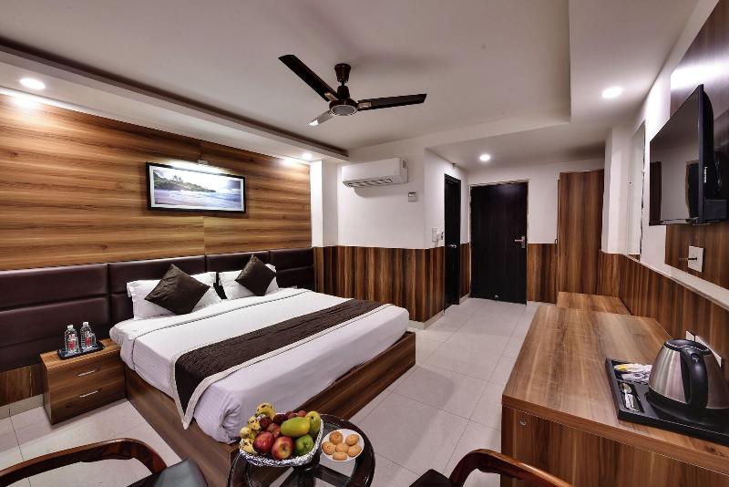 Rnb Select Hotel Walk In Lucknow — exterior view