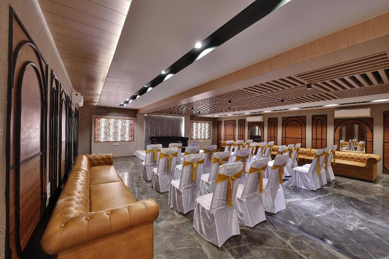 Rnb Select Hotel Walk In Lucknow image