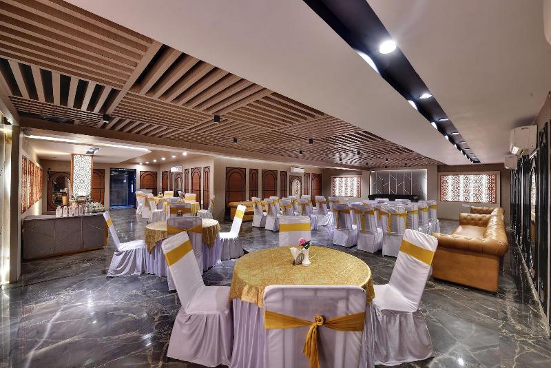 Rnb Select Hotel Walk In Lucknow image