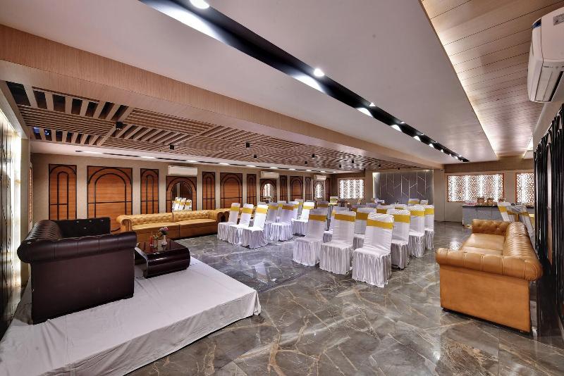 Rnb Select Hotel Walk In Lucknow image