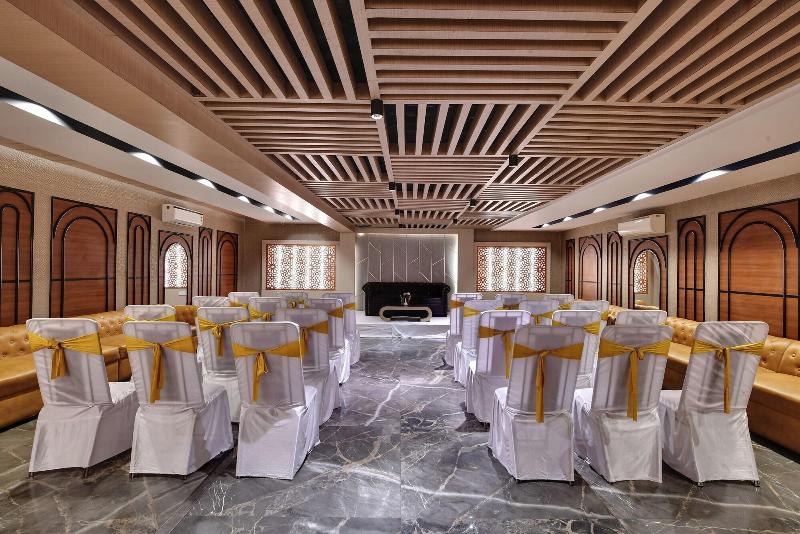 Rnb Select Hotel Walk In Lucknow image