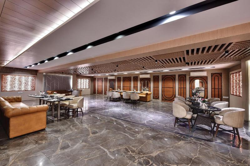 Rnb Select Hotel Walk In Lucknow — view