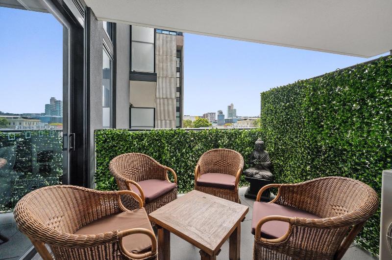 Melbourne City Apartments - Teri image