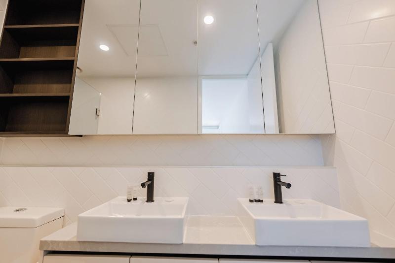 Melbourne City Apartments - Teri image
