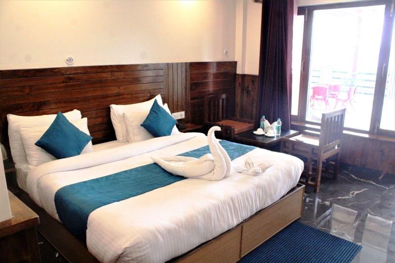 Hotel Forest View And Restaurant image