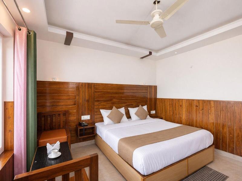 Hotel Forest View And Restaurant image