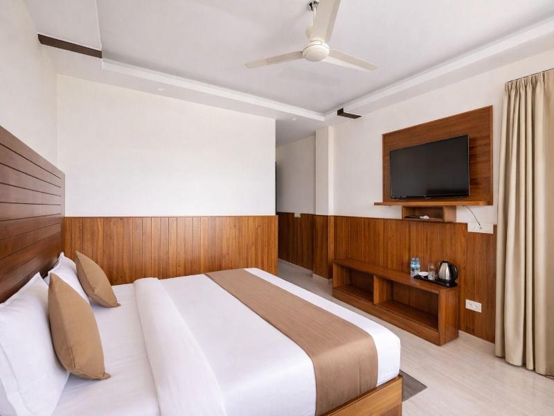 Hotel Forest View And Restaurant image