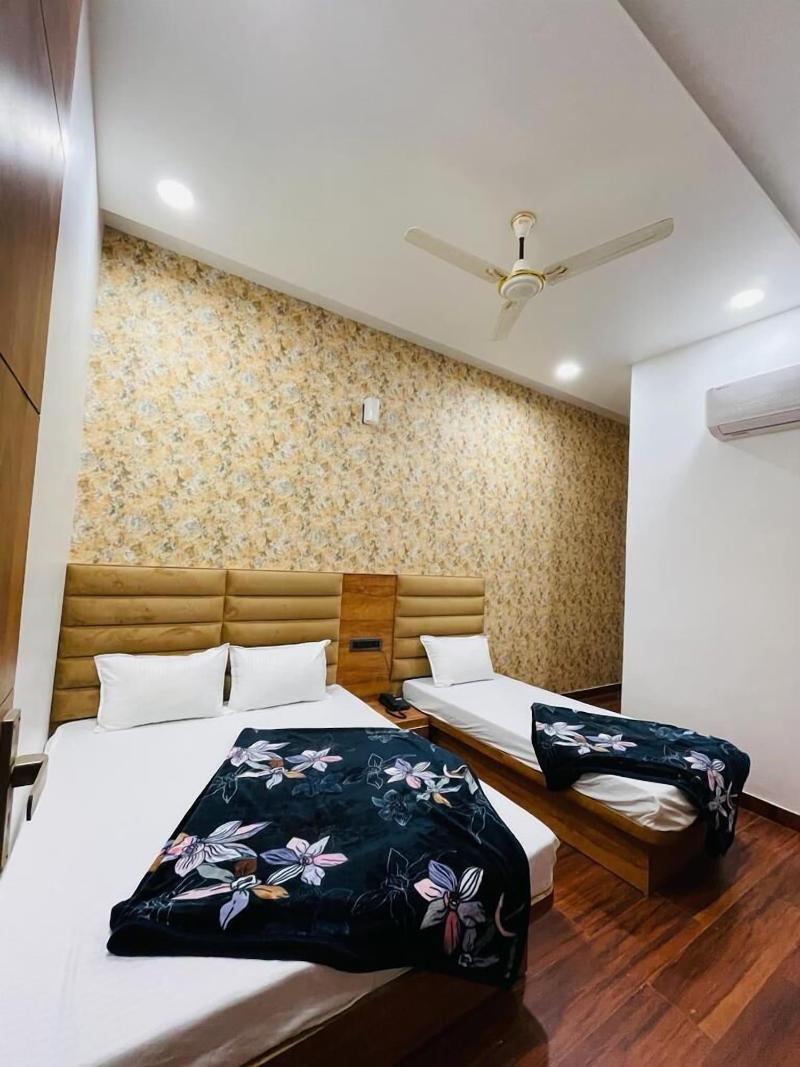Hotel 4s Niwas — view