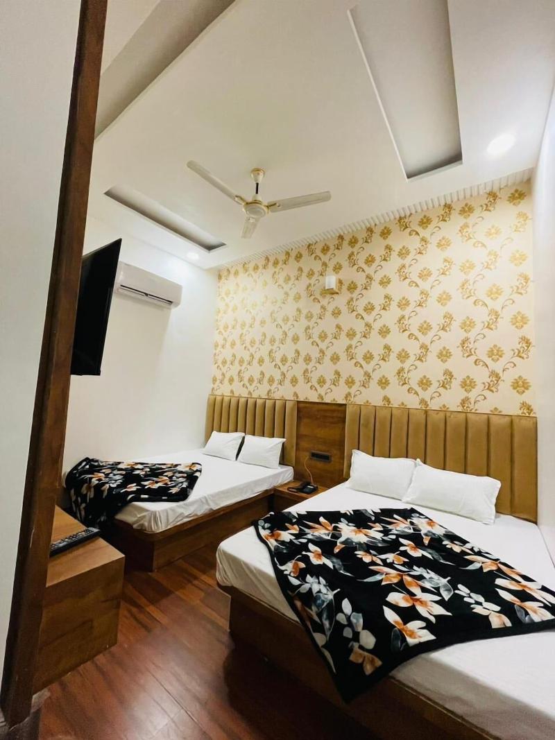 Hotel 4s Niwas — view